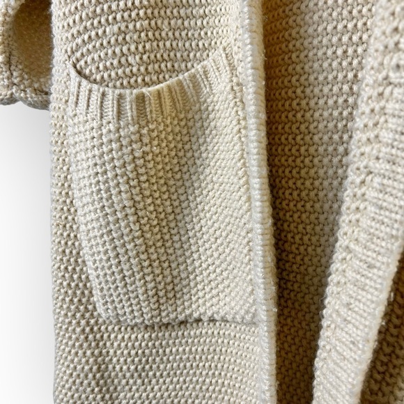 The Skinny x Jillian Harris O/S Chunky Knit
Oversized Slouchy Erinn Cardigan - Picture 8 of 10